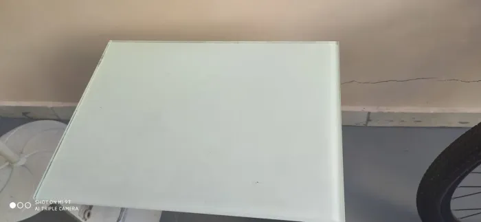 Mesa pequena de vidro