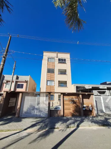 Apartamento com sacada e churrasqueira