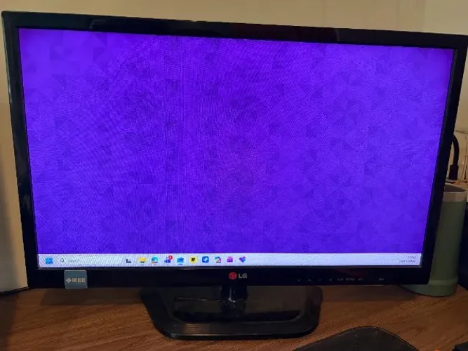 TV Monitor LG - Preto Brilhante LED 24"