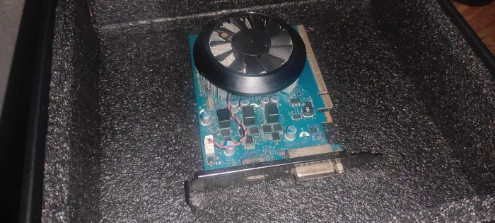 Placa de Vídeo GTX 1650 4GB - Compacta (1 Fan) - Não Precisa de Cabo de Energia!