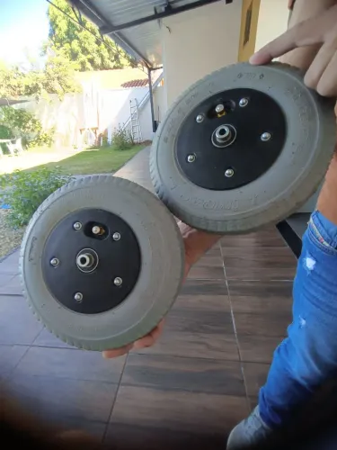 Par de pneus dianteiro completo com câmera roda ortoboc b400