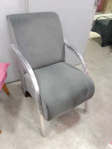 2poltrona e uma mesinha 