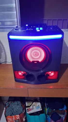 Vendo ou troco está caixa de som da marca gradiente.
