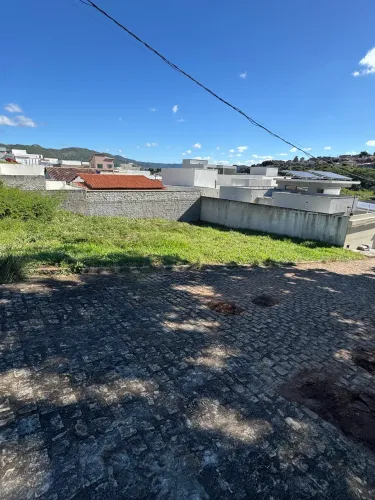 Terreno no Bairro Caminho das Árvores
