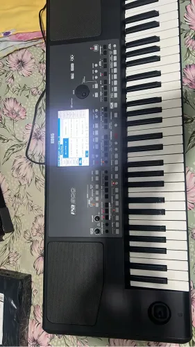 Teclado Korg PA 600 + Bag + Stay. Teclado semi novo, produto com 30 dias de uso