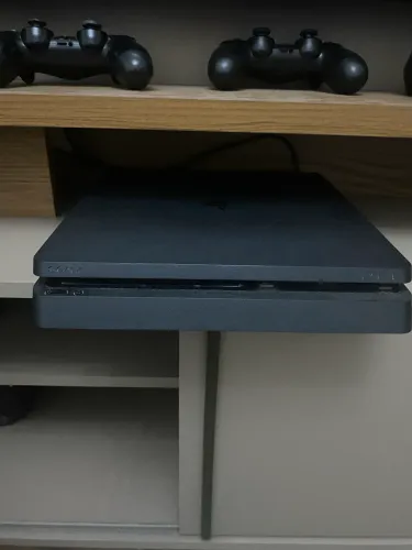 PLAYSTATION 4