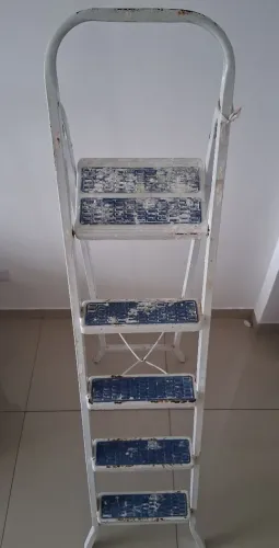 Vendo escada de ferro super útil e bem conservada