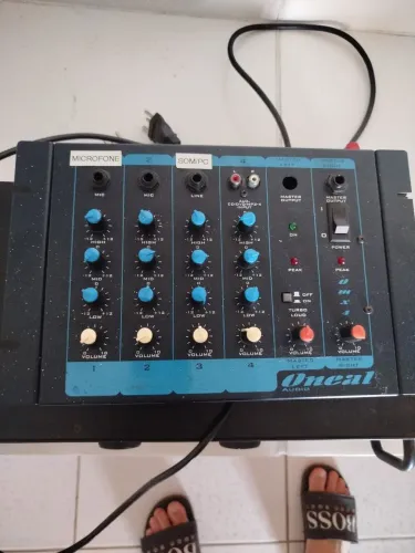 Mesa de som 4 canais