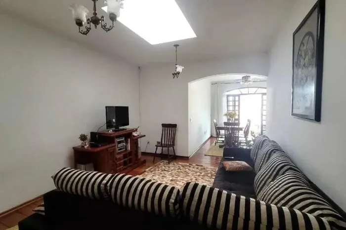 Casa Comercial à venda em Santo André (SP) 3 dorms, 1 suíte, 6 banheiros e 8 vagas
