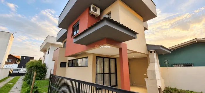 Casa à venda - 3 dormitórios - 1 suíte com 118m2 - Campeche