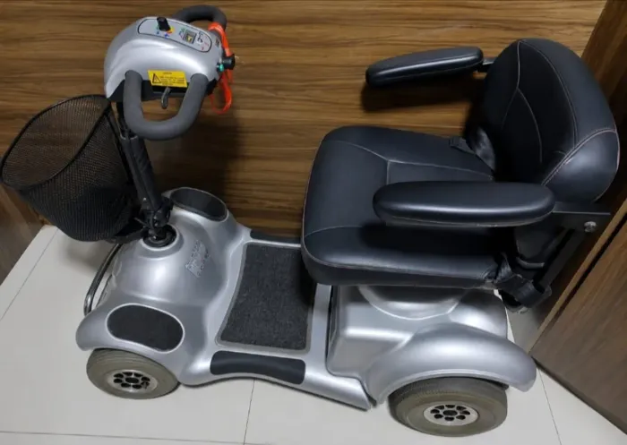 Scooter cadeira de rodas elétrica