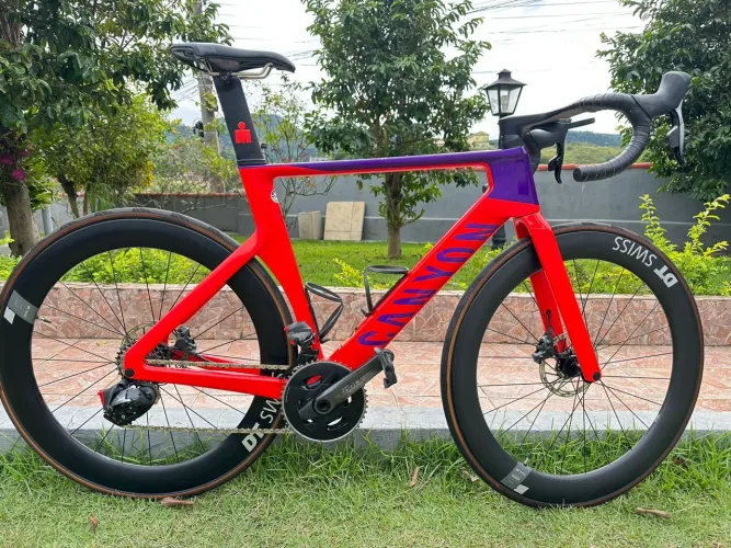 Canyon Aeroad CF SLX 8 Disc eTap - Tam. M (54)