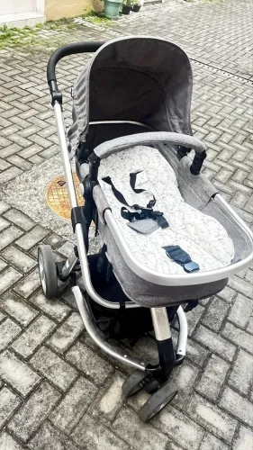 Carrinho de bebê + bebê conforto