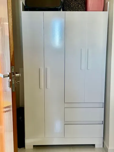 VENDO ROUPEIRO 4 PORTAS NOVÍSSIMO