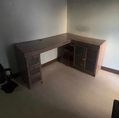 Cama cabeceira e escrivaninha