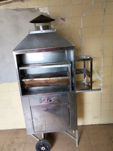 Vende se carrinho de churrasco semi novo foi usado 2 vezes,paguei 1250,vendo por 1000