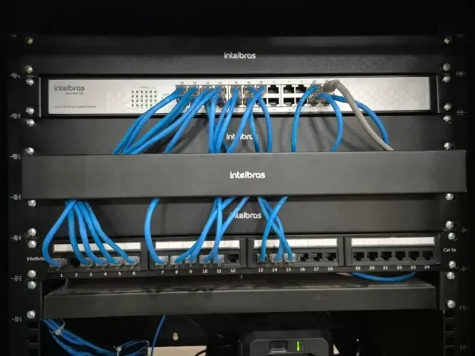 Sistema Profissional Intelbras 14 Câmeras IP + NVR + Rack Completo