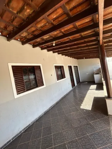 Alugo uma casa 