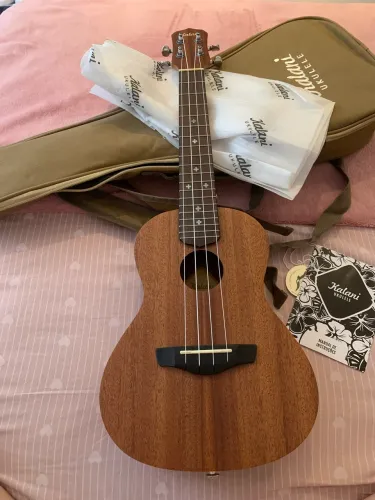 UKULELE CONCERTO 24 TRIBES SERIES KAL 220 CS C/BAG KALANI NATURAL SAPELE