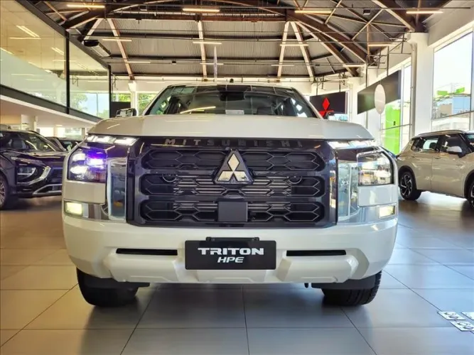 Mitsubishi TRITON HPE 2.4 CD 4X4 TB Diesel Aut. 2027