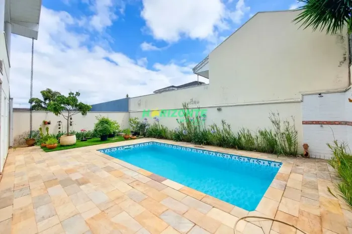Casa com à venda em condomínio fechado com 315 m² no bairro Urbanova em São José dos Campo