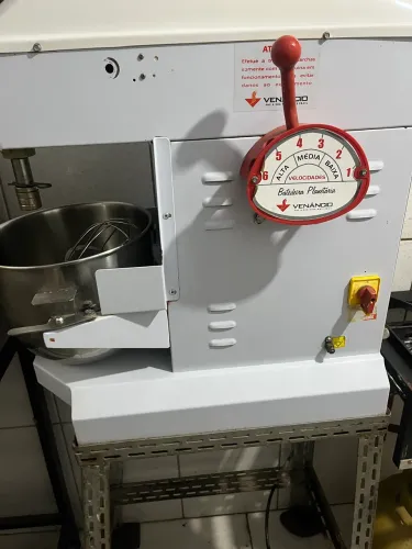 Batedeira planetária 12lt