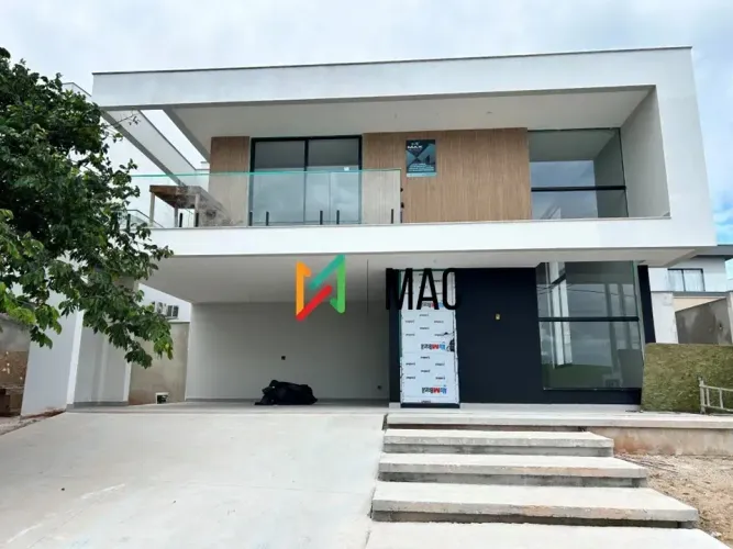 Casa com Piscina Privativa, 3 Suítes e Cozinha em Ilha  260m² de Conforto