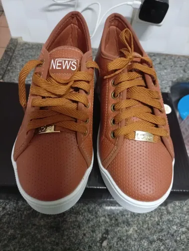 Tênis feminino Novo lindo 