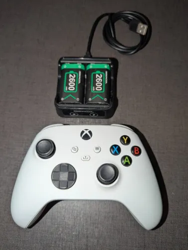 Controle + 2 Baterias Recarregáveis Xbox Series X / S Branco original PC Bluetooth