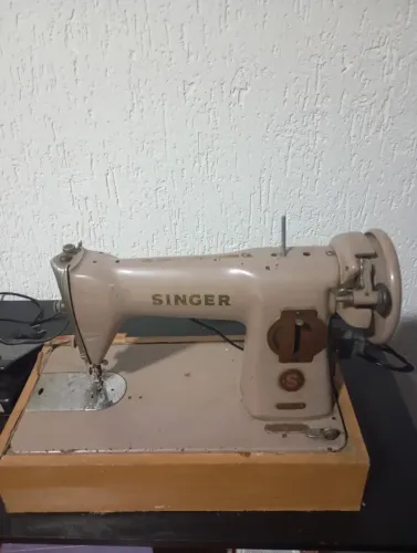 Máquina de costura Singer antiga