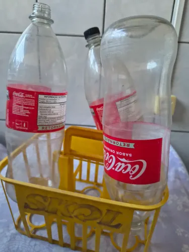 Vendo garrafas retornável e suporte de plástico 