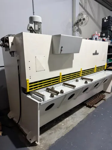 GUILHOTINA HIDRÁULICA BRAFEMANN 1/4x3050