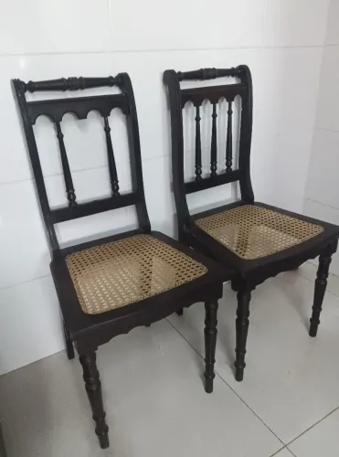 Cadeiras de madeira