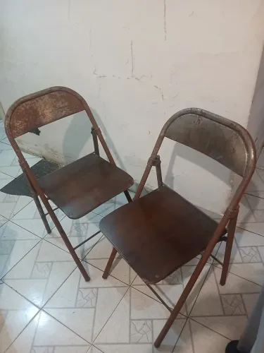 Cadeira dobravel antiga pra restaurar. Aceito oferta!