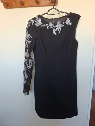 Vestido preto de festa nada básico, tamanho M