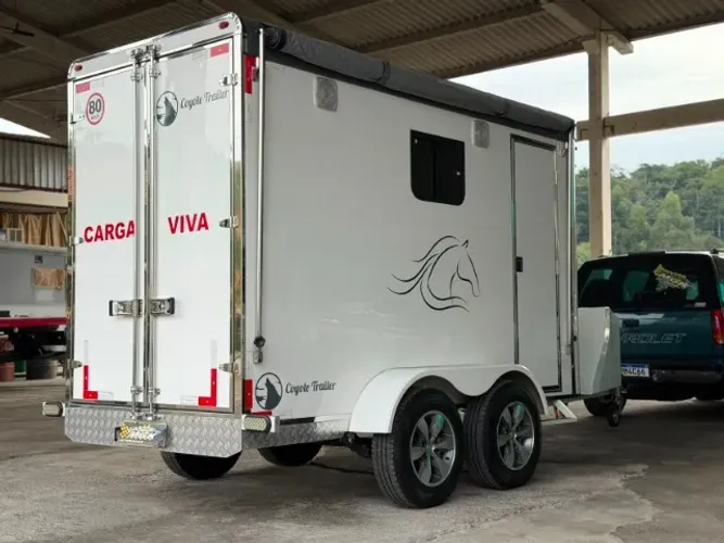 Reboque Trailer Coyote R-430 p/ cavalo em estado de 0km
