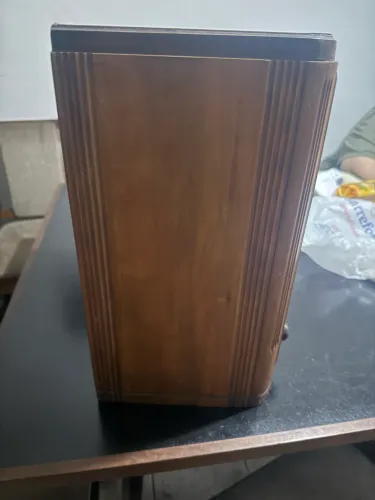 Rádio Antigo Valvulado Anos 30/40 Caixa de Madeira Vintage - Para Restauração / Decoração