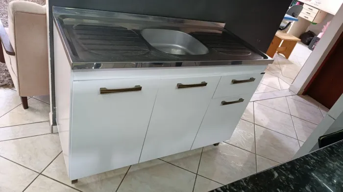 Balcão de cozinha novo com cuba