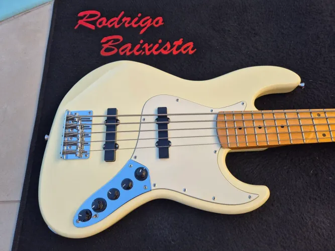 Baixo Tagima Jazz Bass 5c