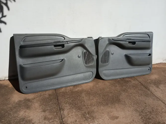Forros de portas dianteiros e traseiros f250/f350/f4000 são os quatros