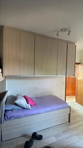 Cama de solteiro planejada, com colchão