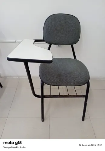 Carteira escolar com braço