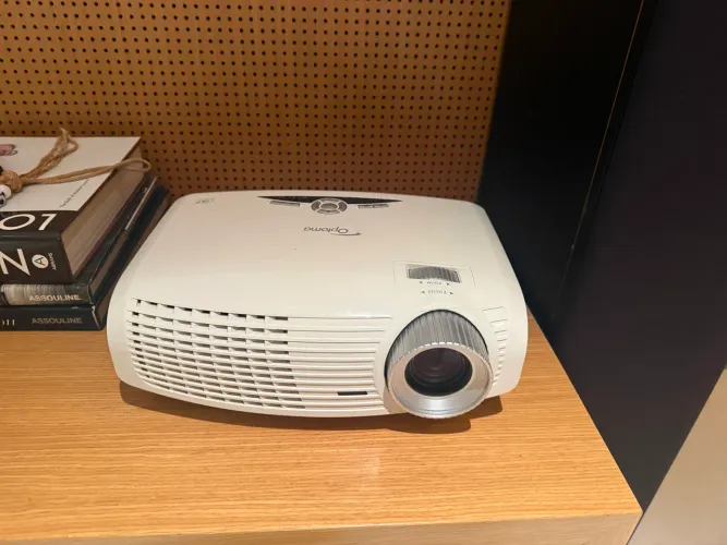 Projetor Optoma Full HD 1080p 3D - 2 HDMI - Home Cinema