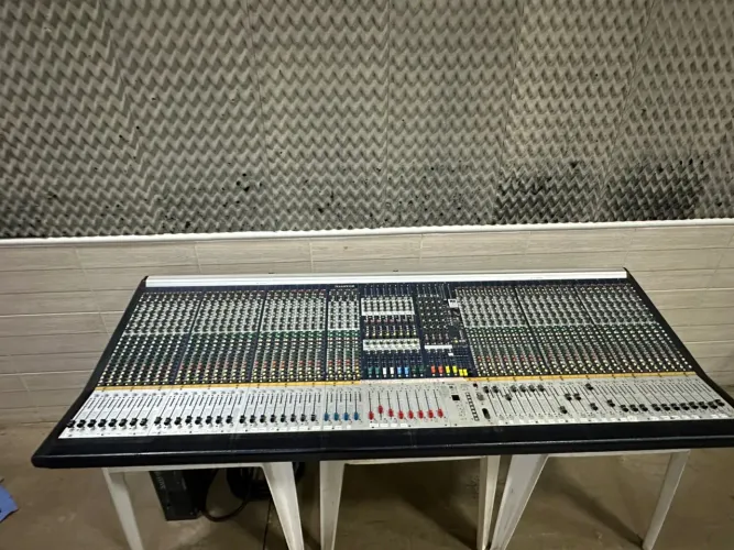 Mesa de som Soundcraft MH3-48 (Com case incluso)