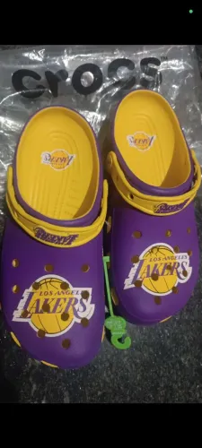 Crocs original Lakers número 40 nunca foi usado 