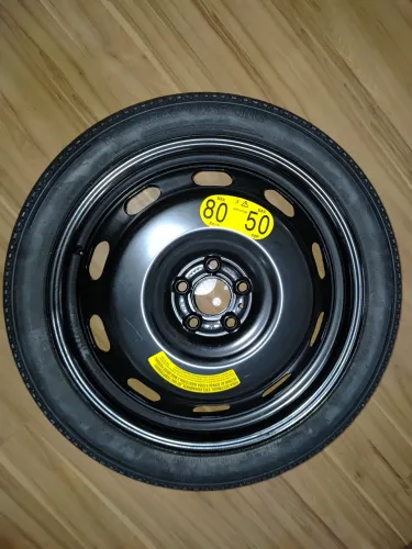 Pneu novo  temporario com Roda Polo Sense,R$400,00