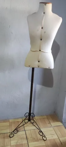 Manequim usado mais em bom estado perfeito para sua loja