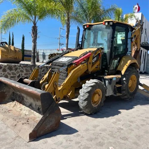 RETROESCAVADEIRA CATERPILLAR 416f2