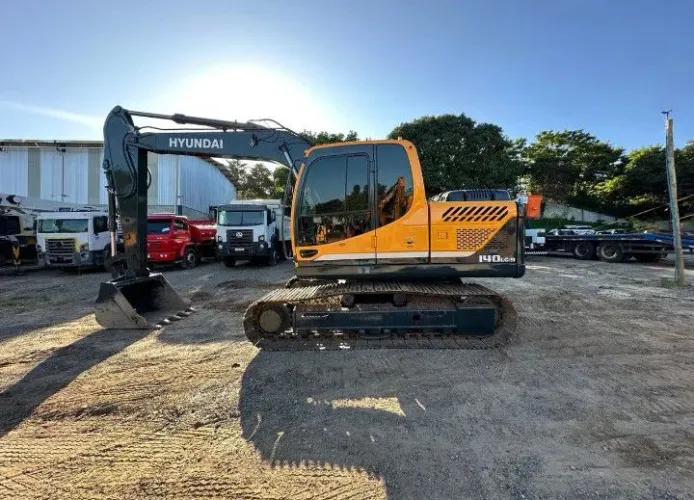Escavadeira Hyundai 140 LC-9 - Ano 2020 - Único Dono