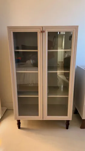 Cristaleira / Armário com Portas de Vidro - Estilo Clássico - Ótimo Estado